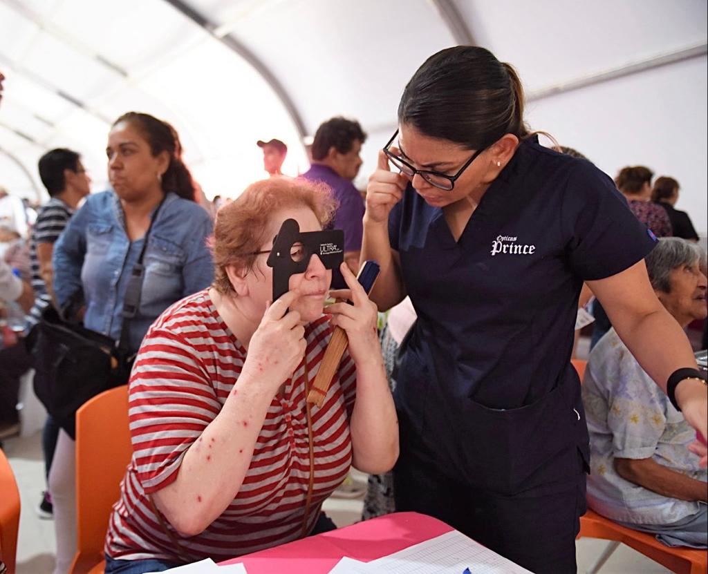 Rom N Alberto Cepeda Gonz Lez Pone En Marcha Programa De Salud Visual Y